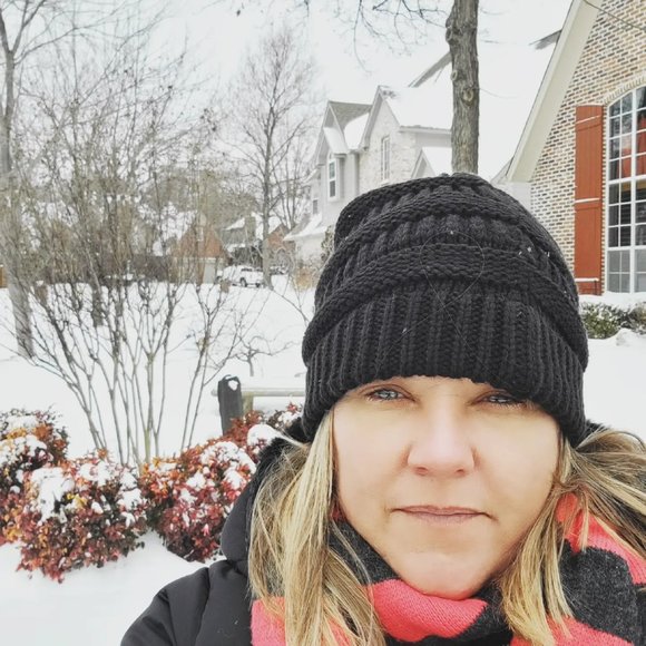 Meet your Posher, Candice - Picture 2 of 2